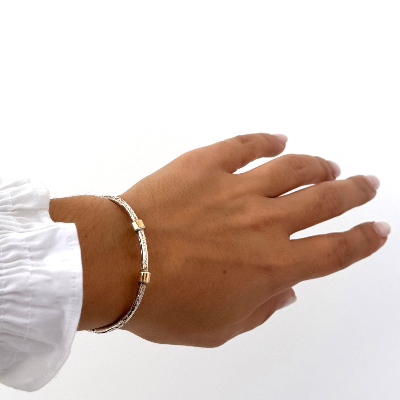 Escrava fina com pepitas em ouro