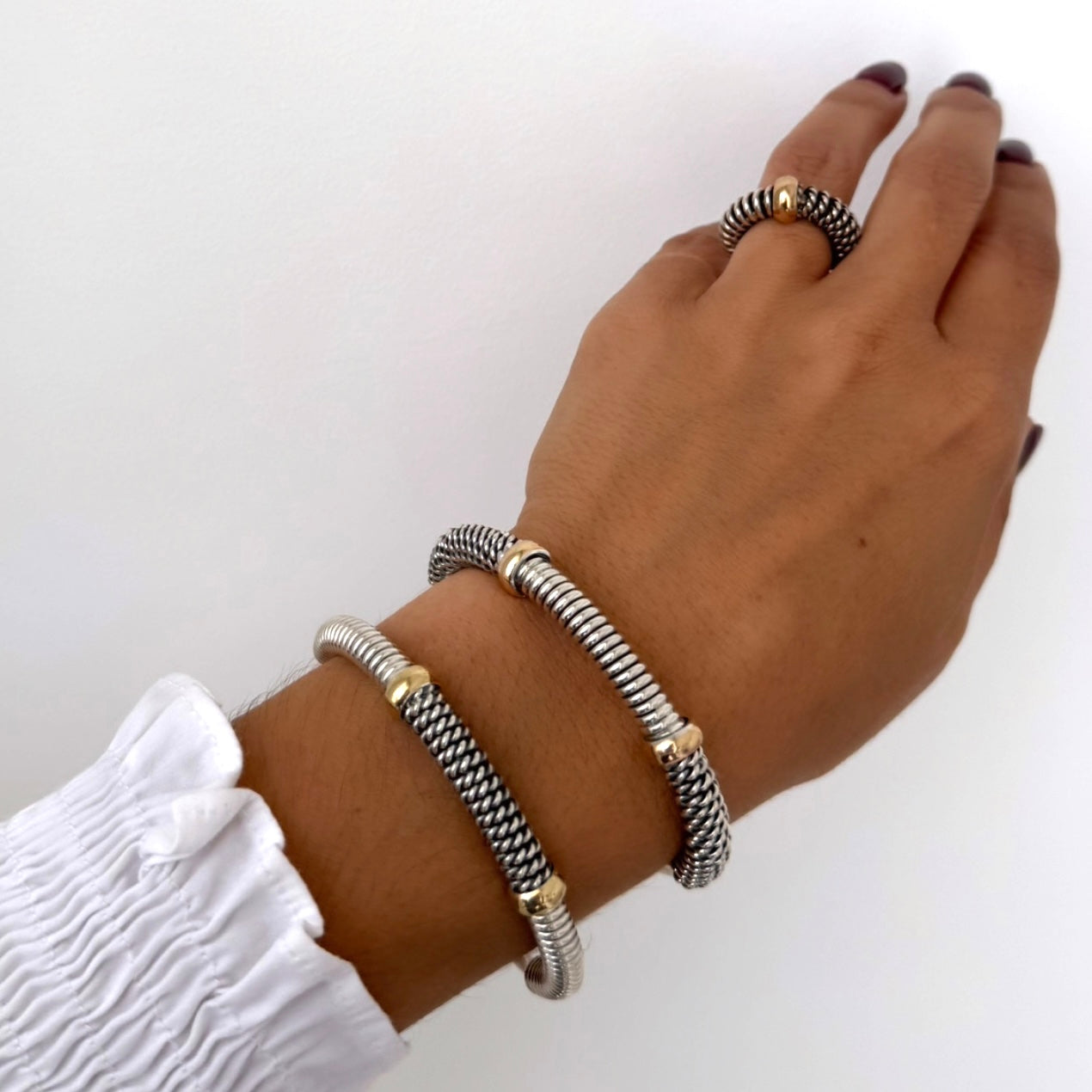 Anel entrançado com um ouro