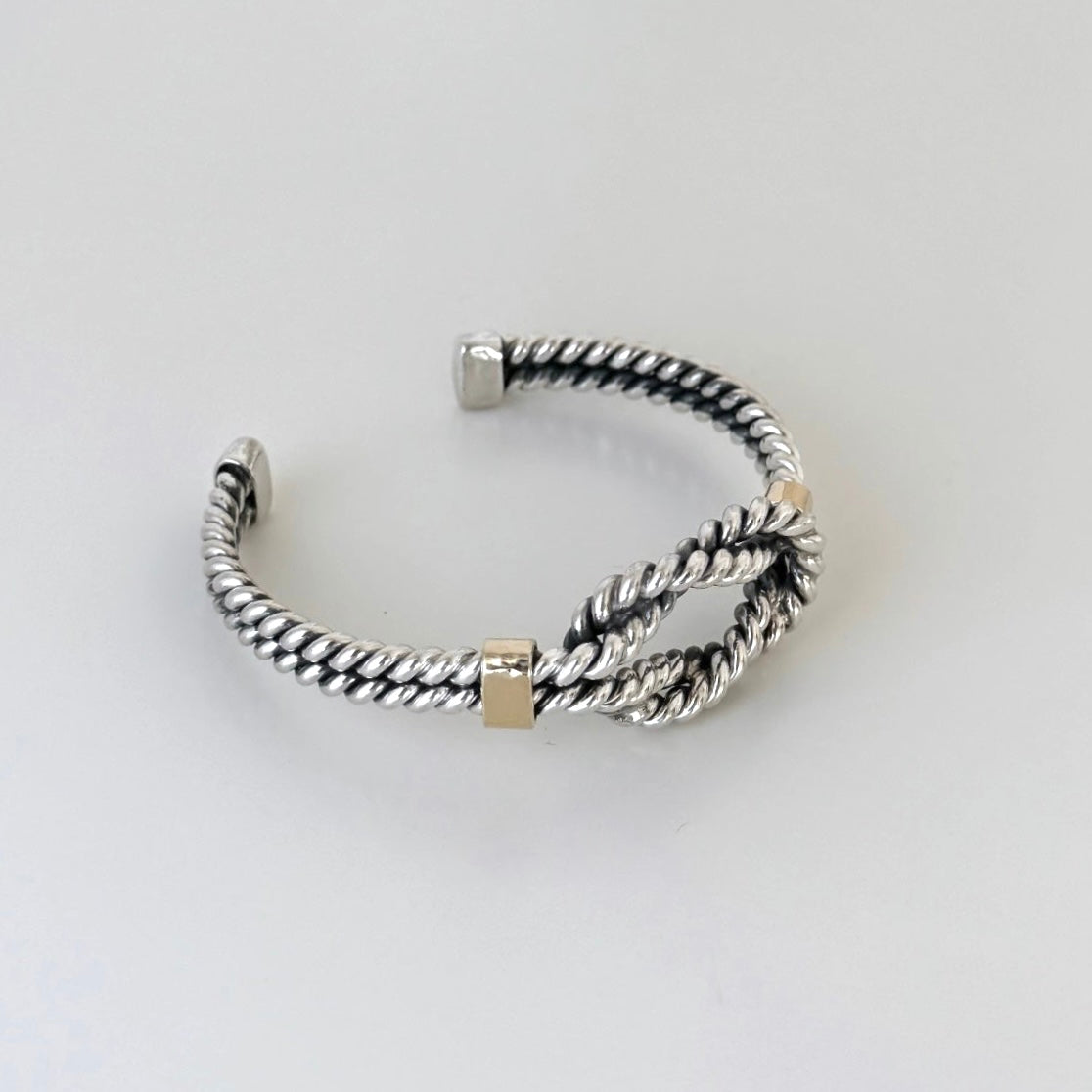 Escrava de nó entrançada