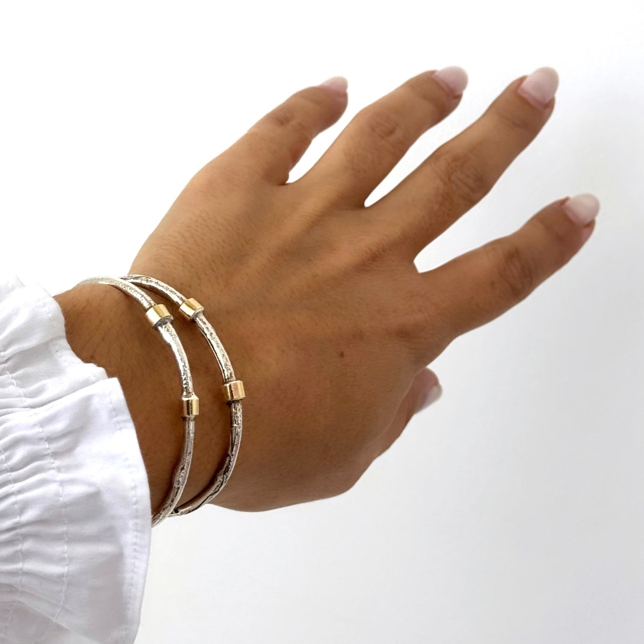 Escrava fina com pepitas em ouro