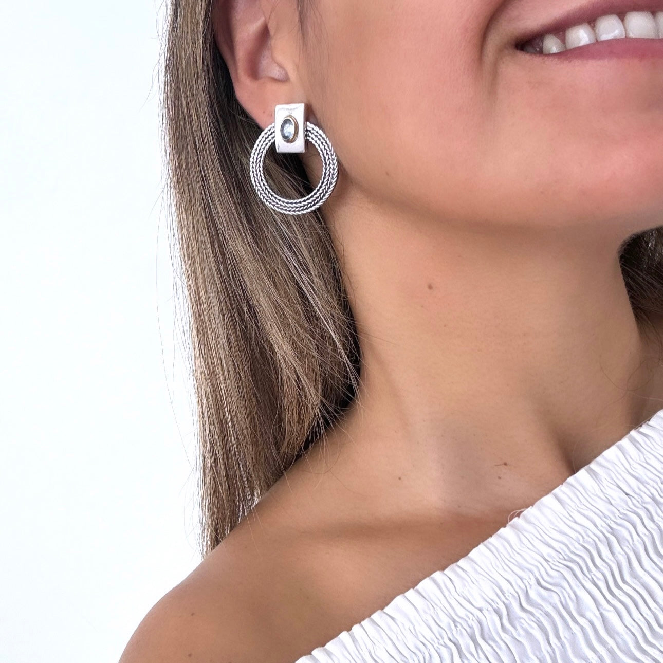 Brinco argola em prata