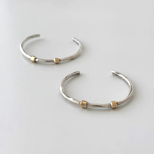 Escrava fina com pepitas em ouro