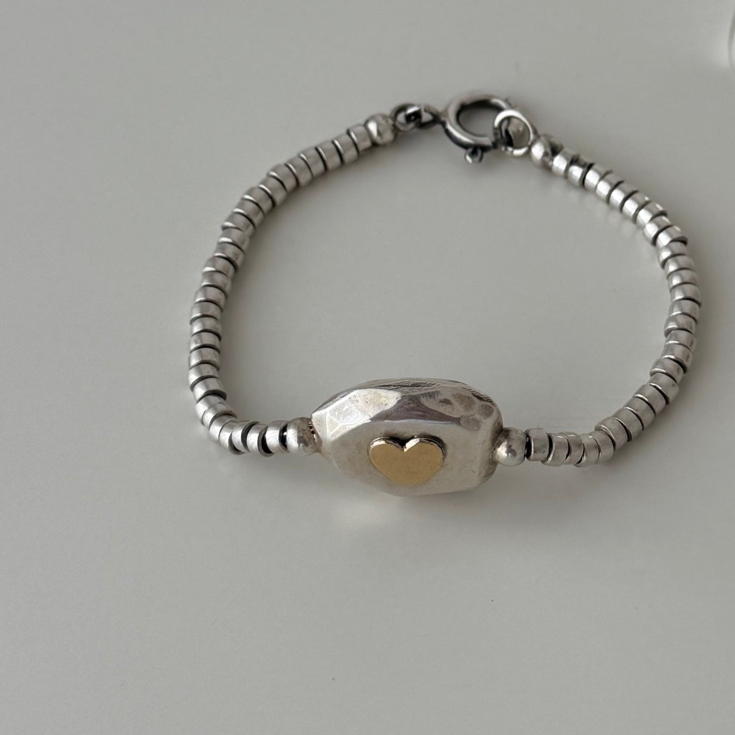 Pulseira com coração em ouro