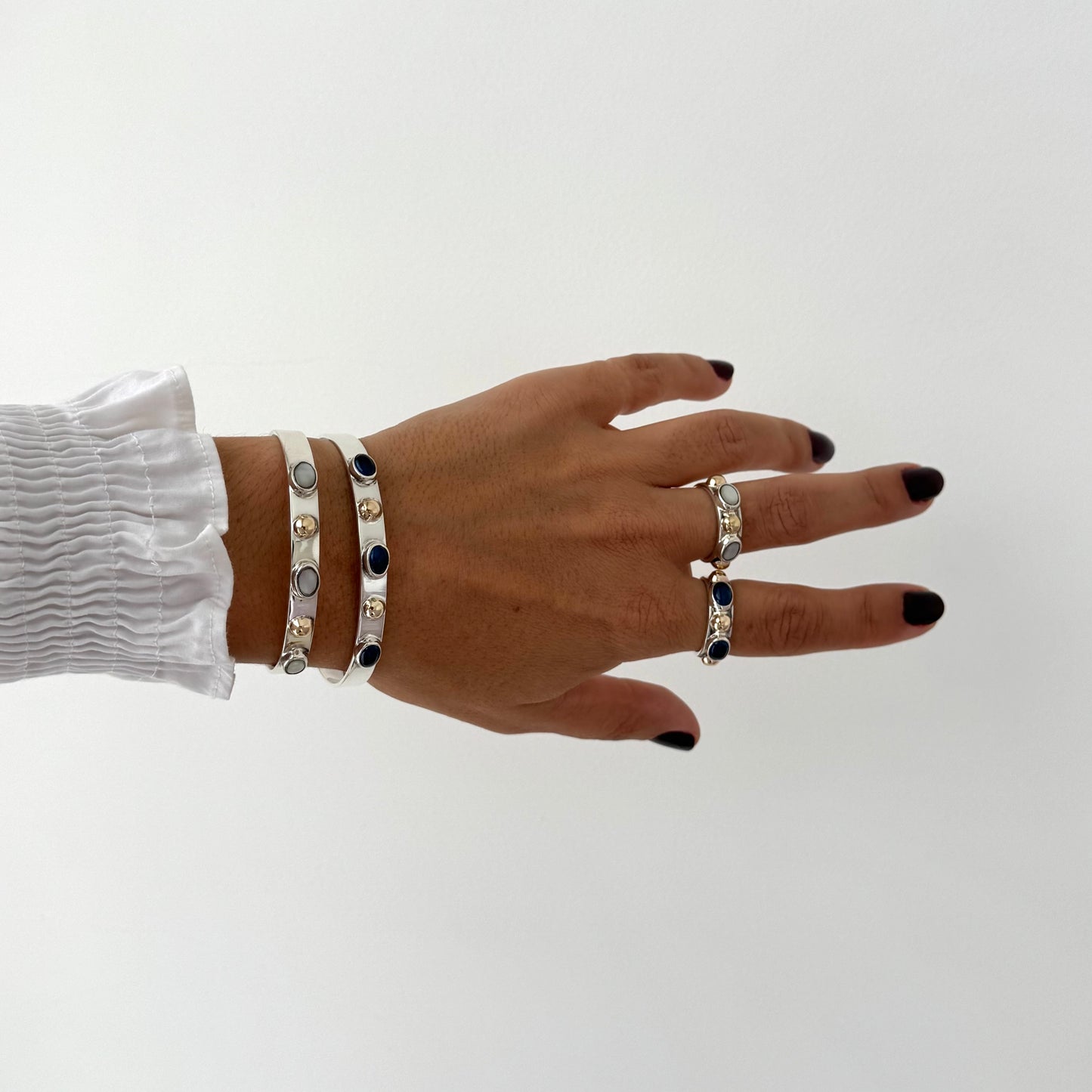 Escrava com pedras e pepitas de ouro