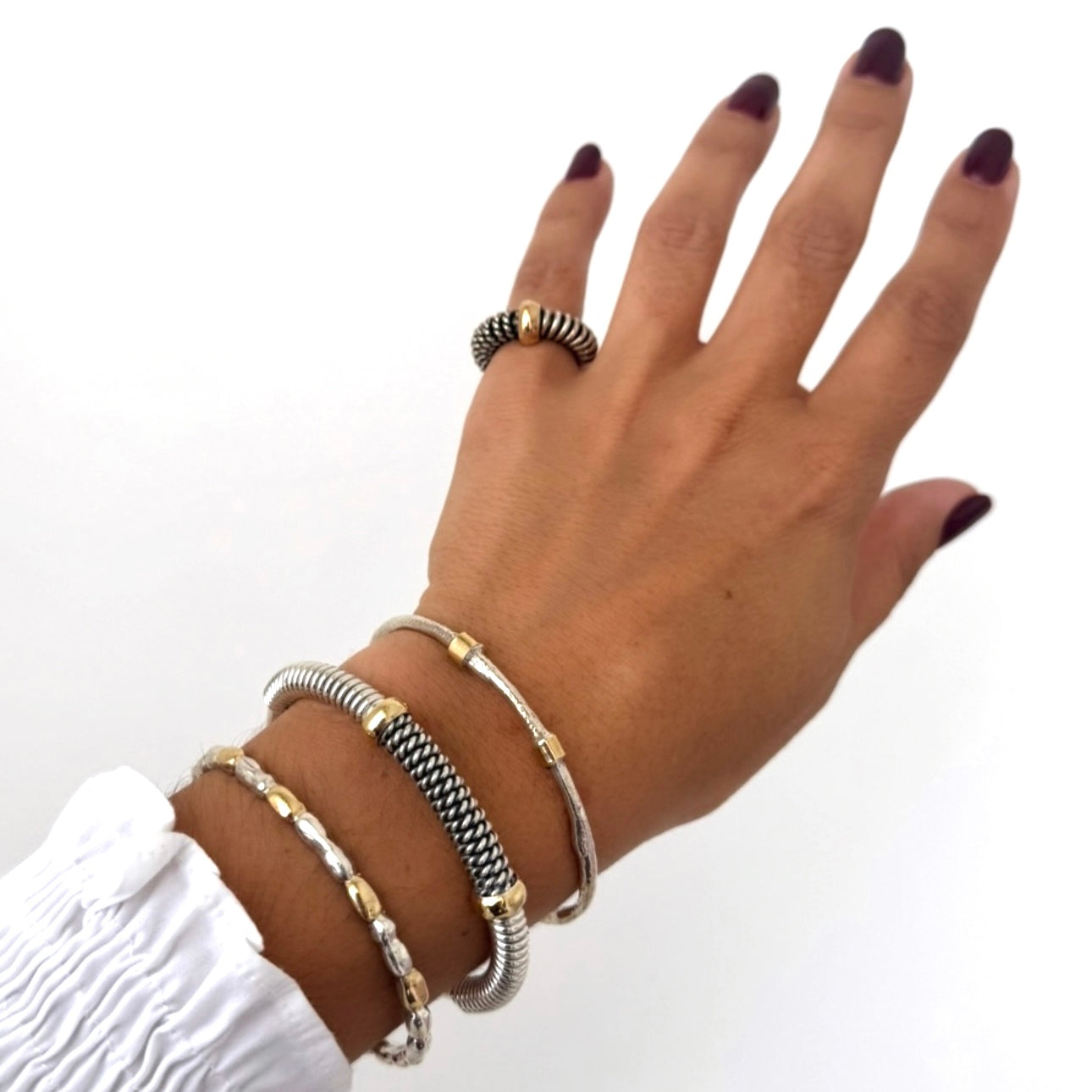 Anel entrançado com um ouro