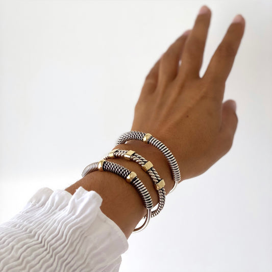 Escrava em prata com uma pepita de ouro