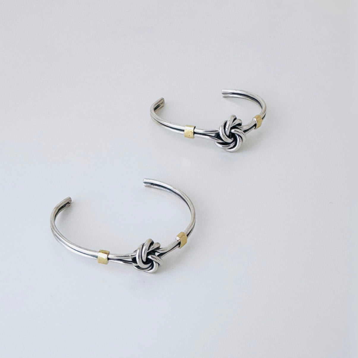 Escrava de nó com ouro