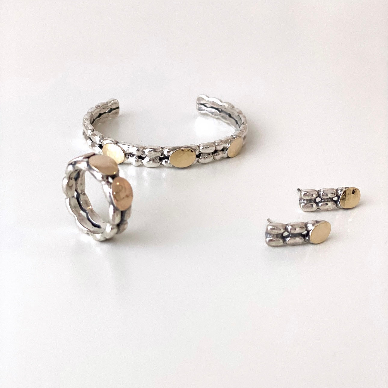 Escrava pepitas ovais em ouro