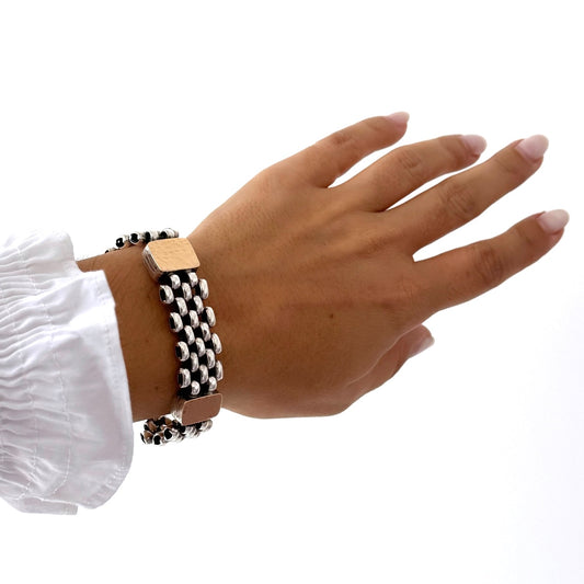 Pulseira em malha com aplicações em ouro