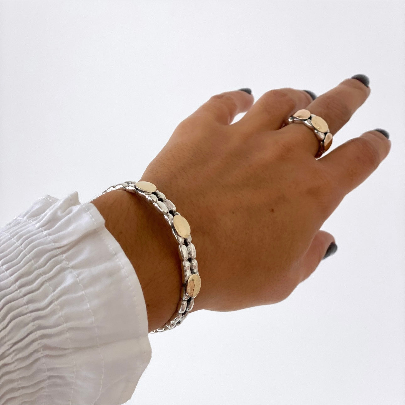 Escrava pepitas ovais em ouro