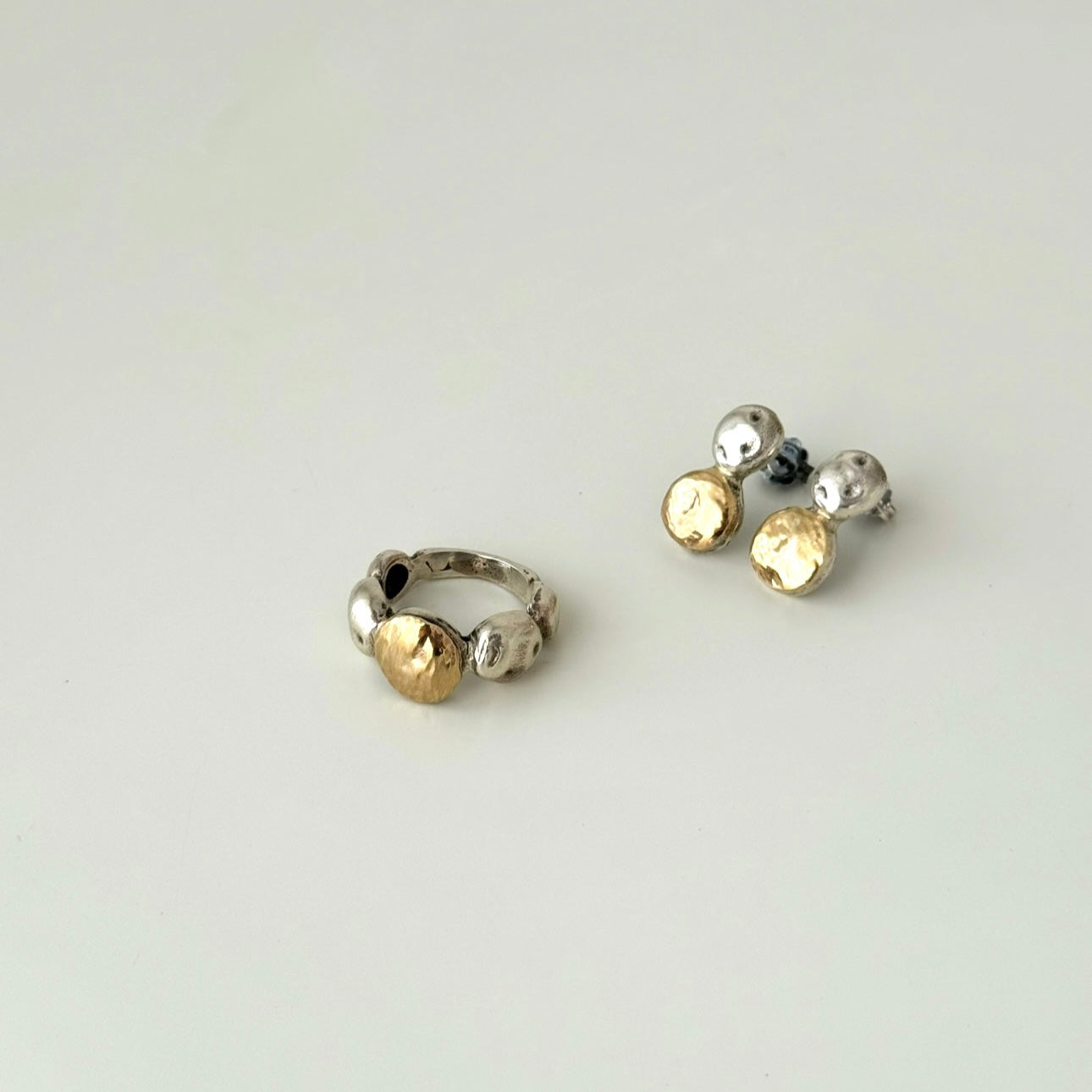 Anel com bolinha em ouro (grande)