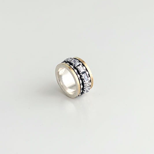 Aliança com ouro e zircónias (giratório)